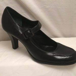 Mary-Jane Black 2 1/2 heel dress shoes